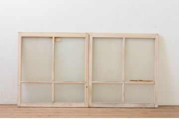 アンティーク建具　ペイント仕上げ限定　昭和レトロ　インテリアに取り入れやすいシンプルなデザインのペイントガラス窓2枚セット(引き戸、ガラス戸)(R-068440)