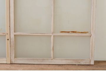 アンティーク建具　ペイント仕上げ限定　昭和レトロ　インテリアに取り入れやすいシンプルなデザインのペイントガラス窓2枚セット(引き戸、ガラス戸)(R-068440)