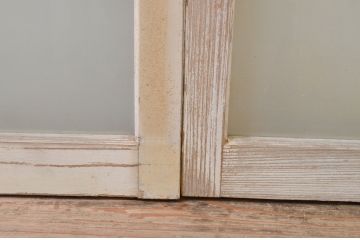 アンティーク建具　ペイント仕上げ限定　昭和レトロ　インテリアに取り入れやすいシンプルなデザインのペイントガラス窓2枚セット(引き戸、ガラス戸)(R-068440)