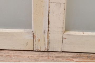アンティーク建具　ペイント仕上げ限定　昭和レトロ　インテリアに取り入れやすいシンプルなデザインのペイントガラス窓2枚セット(引き戸、ガラス戸)(R-068440)