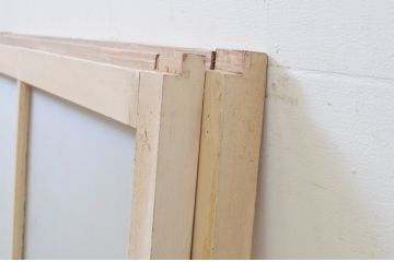 アンティーク建具　ペイント仕上げ限定　昭和レトロ　インテリアに取り入れやすいシンプルなデザインのペイントガラス窓2枚セット(引き戸、ガラス戸)(R-068440)