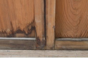 アンティーク建具　経年を感じさせる古い木味が魅力の雨戸3枚セット(板戸、引き戸)(R-068445)