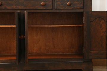 中古　美品!!　松本民芸家具　シックなデザインが魅力のF型食器棚(カップボード、キャビネット、収納棚、戸棚、飾り棚)(定価約105万円)(R-068448)