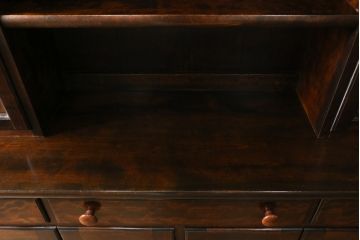 中古　美品!!　松本民芸家具　シックなデザインが魅力のF型食器棚(カップボード、キャビネット、収納棚、戸棚、飾り棚)(定価約105万円)(R-068448)