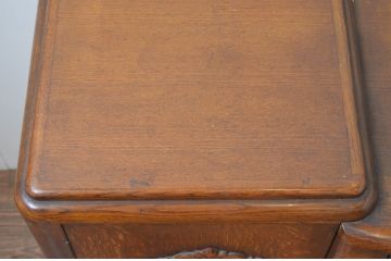 イギリスアンティーク　オーク材　上品でクラシックなデザインが目を引くサイドボード(サイドキャビネット、収納棚、戸棚、引き出し、英国)(R-068473)