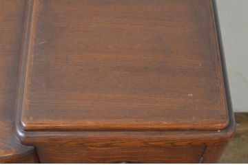 イギリスアンティーク　オーク材　上品でクラシックなデザインが目を引くサイドボード(サイドキャビネット、収納棚、戸棚、引き出し、英国)(R-068473)