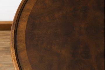中古　美品!!　DREXEL HERITAGE(ドレクセルヘリテイジ)　Cameo Classics(キャメオクラシックス)　上品な佇まいが魅力の引き出し付きサイドテーブル(ナイトテーブル、エンドテーブル、ローテーブル、花台、飾り台)(R-068479)