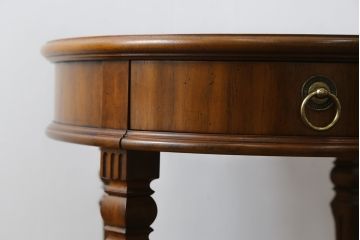中古　美品!!　DREXEL HERITAGE(ドレクセルヘリテイジ)　Cameo Classics(キャメオクラシックス)　上品な佇まいが魅力の引き出し付きサイドテーブル(ナイトテーブル、エンドテーブル、ローテーブル、花台、飾り台)(R-068479)