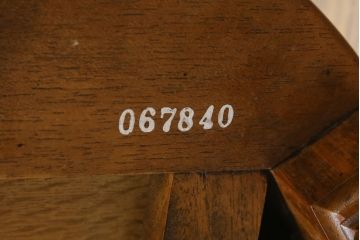 中古　美品!!　DREXEL HERITAGE(ドレクセルヘリテイジ)　Cameo Classics(キャメオクラシックス)　上品な佇まいが魅力の引き出し付きサイドテーブル(ナイトテーブル、エンドテーブル、ローテーブル、花台、飾り台)(R-068479)