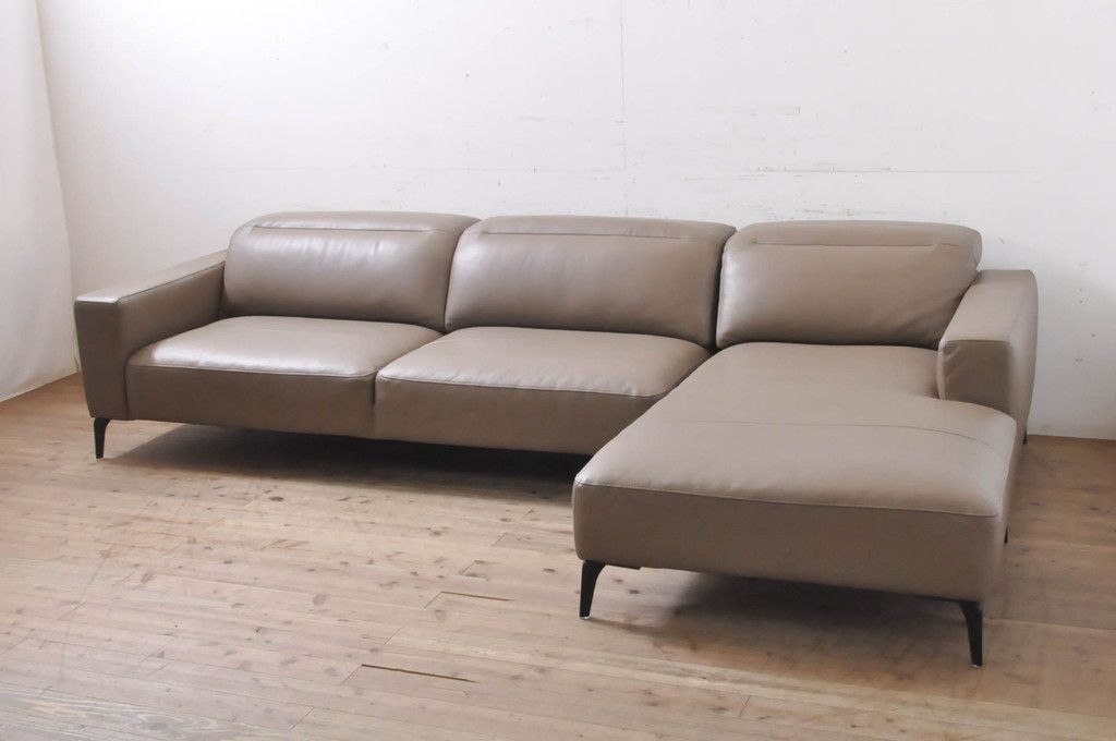 中古 極美品 短期使用 BoConcept(ボーコンセプト) ZURICH(チューリッヒ) 本革(レザー) 調節可能なヘッドレスト付き 快適な座り心地と高級感ある空間を演出してくれるソファ(2人掛け、3人掛け、長椅子、長イス、コーナーソファ、アームソファ、カウチソファ、北欧)(定価約148万円)(R-068486)