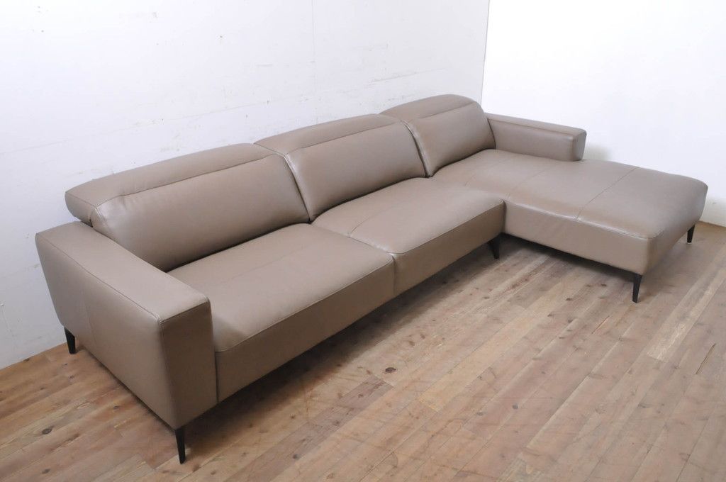 中古 極美品 短期使用 BoConcept(ボーコンセプト) ZURICH(チューリッヒ) 本革(レザー) 調節可能なヘッドレスト付き 快適な座り心地と高級感ある空間を演出してくれるソファ(2人掛け、3人掛け、長椅子、長イス、コーナーソファ、アームソファ、カウチソファ、北欧)(定価約148万円)(R-068486)