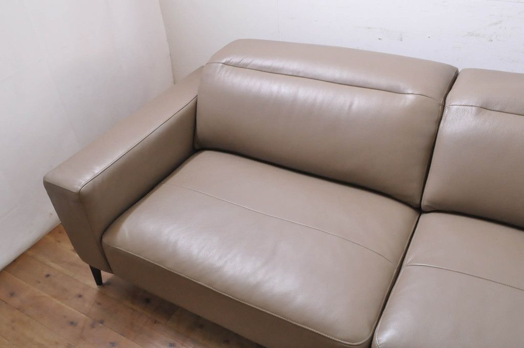 中古 極美品 短期使用 BoConcept(ボーコンセプト) ZURICH(チューリッヒ) 本革(レザー) 調節可能なヘッドレスト付き 快適な座り心地と高級感ある空間を演出してくれるソファ(2人掛け、3人掛け、長椅子、長イス、コーナーソファ、アームソファ、カウチソファ、北欧)(定価約148万円)(R-068486)