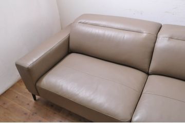 中古　極美品　短期使用　BoConcept(ボーコンセプト)　ZURICH(チューリッヒ)　本革(レザー)　調節可能なヘッドレスト付き　快適な座り心地と高級感ある空間を演出してくれるソファ(2人掛け、3人掛け、長椅子、長イス、コーナーソファ、アームソファ、カウチソファ、北欧)(定価約148万円)(R-068486)