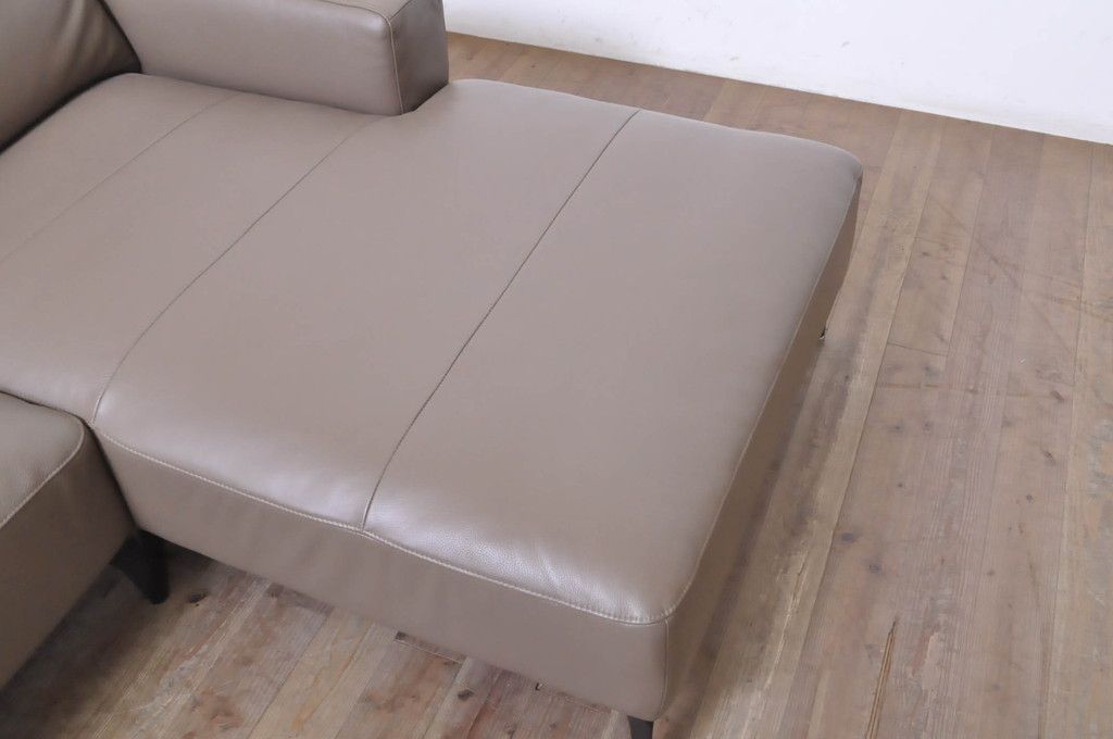 中古 極美品 短期使用 BoConcept(ボーコンセプト) ZURICH(チューリッヒ) 本革(レザー) 調節可能なヘッドレスト付き 快適な座り心地と高級感ある空間を演出してくれるソファ(2人掛け、3人掛け、長椅子、長イス、コーナーソファ、アームソファ、カウチソファ、北欧)(定価約148万円)(R-068486)