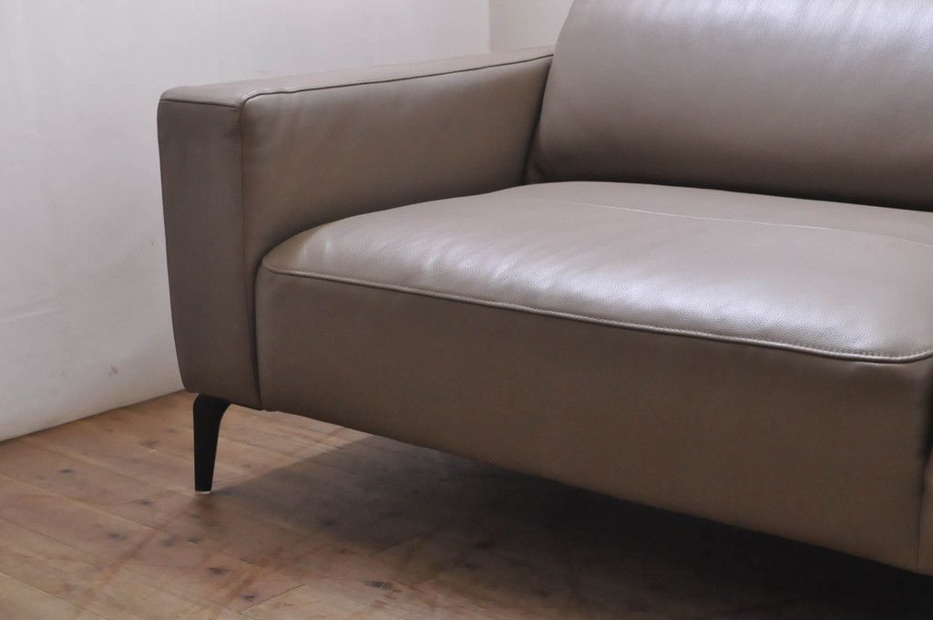 中古 極美品 短期使用 BoConcept(ボーコンセプト) ZURICH(チューリッヒ) 本革(レザー) 調節可能なヘッドレスト付き 快適な座り心地と高級感ある空間を演出してくれるソファ(2人掛け、3人掛け、長椅子、長イス、コーナーソファ、アームソファ、カウチソファ、北欧)(定価約148万円)(R-068486)