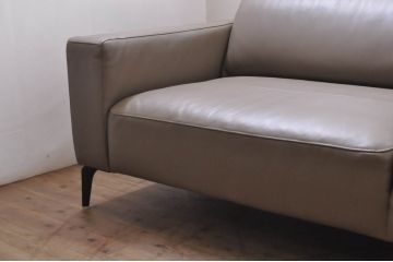 中古　極美品　短期使用　BoConcept(ボーコンセプト)　ZURICH(チューリッヒ)　本革(レザー)　調節可能なヘッドレスト付き　快適な座り心地と高級感ある空間を演出してくれるソファ(2人掛け、3人掛け、長椅子、長イス、コーナーソファ、アームソファ、カウチソファ、北欧)(定価約148万円)(R-068486)