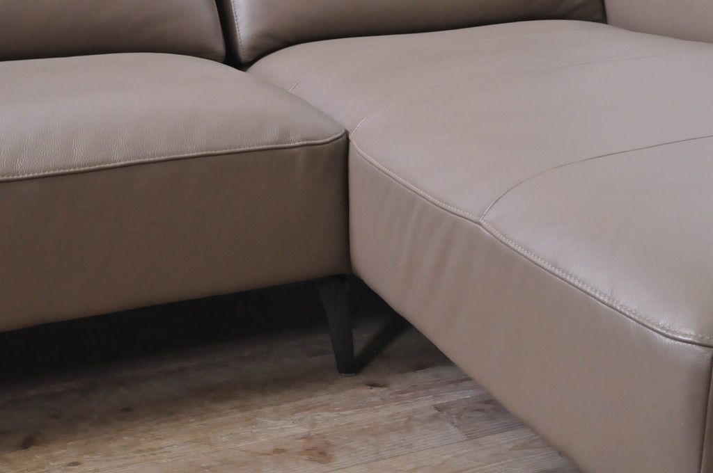 中古 極美品 短期使用 BoConcept(ボーコンセプト) ZURICH(チューリッヒ) 本革(レザー) 調節可能なヘッドレスト付き 快適な座り心地と高級感ある空間を演出してくれるソファ(2人掛け、3人掛け、長椅子、長イス、コーナーソファ、アームソファ、カウチソファ、北欧)(定価約148万円)(R-068486)