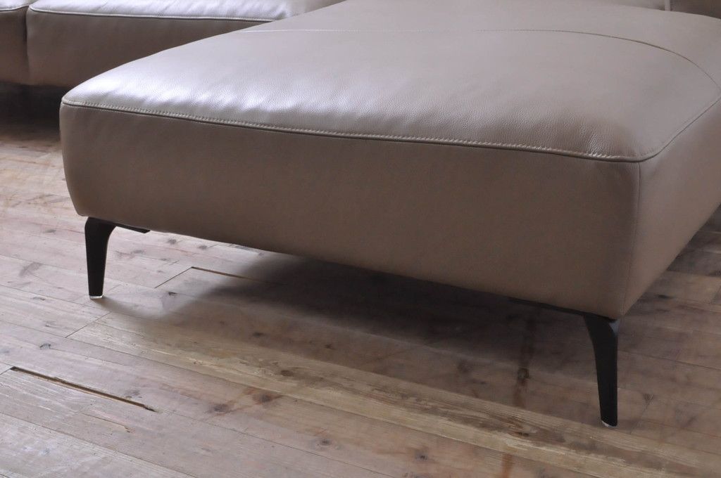 中古 極美品 短期使用 BoConcept(ボーコンセプト) ZURICH(チューリッヒ) 本革(レザー) 調節可能なヘッドレスト付き 快適な座り心地と高級感ある空間を演出してくれるソファ(2人掛け、3人掛け、長椅子、長イス、コーナーソファ、アームソファ、カウチソファ、北欧)(定価約148万円)(R-068486)