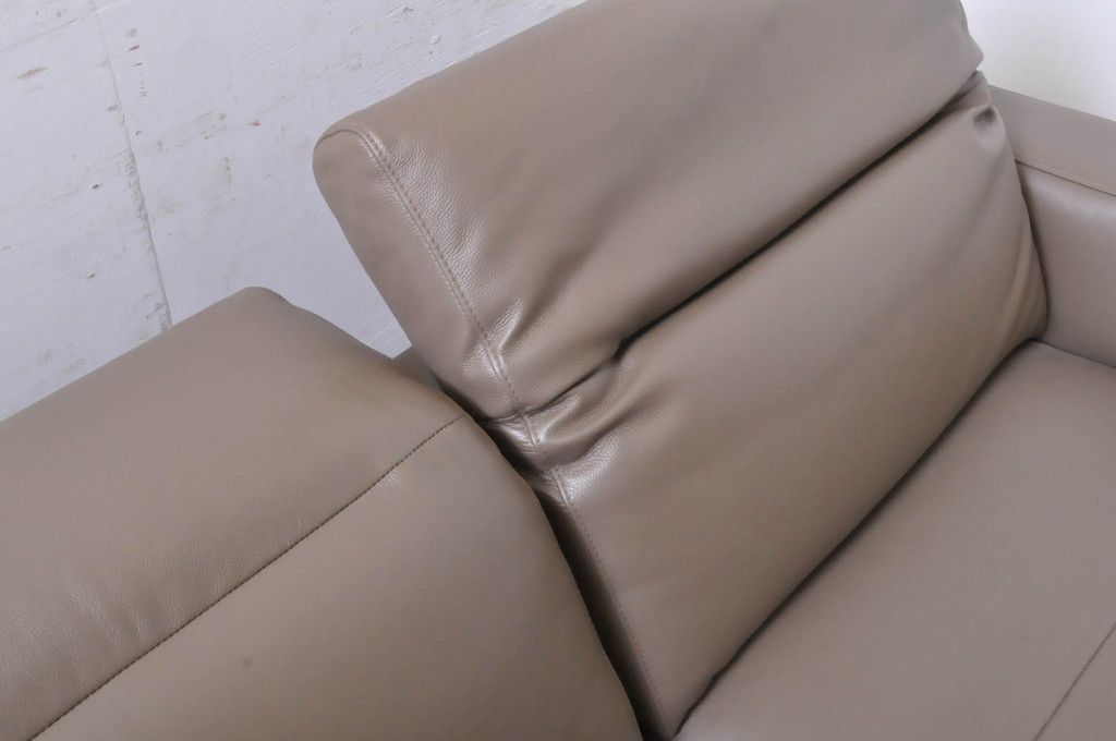 中古 極美品 短期使用 BoConcept(ボーコンセプト) ZURICH(チューリッヒ) 本革(レザー) 調節可能なヘッドレスト付き 快適な座り心地と高級感ある空間を演出してくれるソファ(2人掛け、3人掛け、長椅子、長イス、コーナーソファ、アームソファ、カウチソファ、北欧)(定価約148万円)(R-068486)