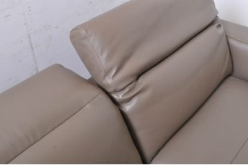 中古 極美品 短期使用 BoConcept(ボーコンセプト) ZURICH(チューリッヒ) 本革(レザー) 調節可能なヘッドレスト付き 快適な座り心地と高級感ある空間を演出してくれるソファ(2人掛け、3人掛け、長椅子、長イス、コーナーソファ、アームソファ、カウチソファ、北欧)(定価約148万円)(R-068486)