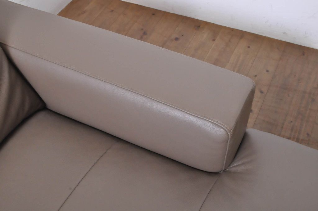 中古 極美品 短期使用 BoConcept(ボーコンセプト) ZURICH(チューリッヒ) 本革(レザー) 調節可能なヘッドレスト付き 快適な座り心地と高級感ある空間を演出してくれるソファ(2人掛け、3人掛け、長椅子、長イス、コーナーソファ、アームソファ、カウチソファ、北欧)(定価約148万円)(R-068486)