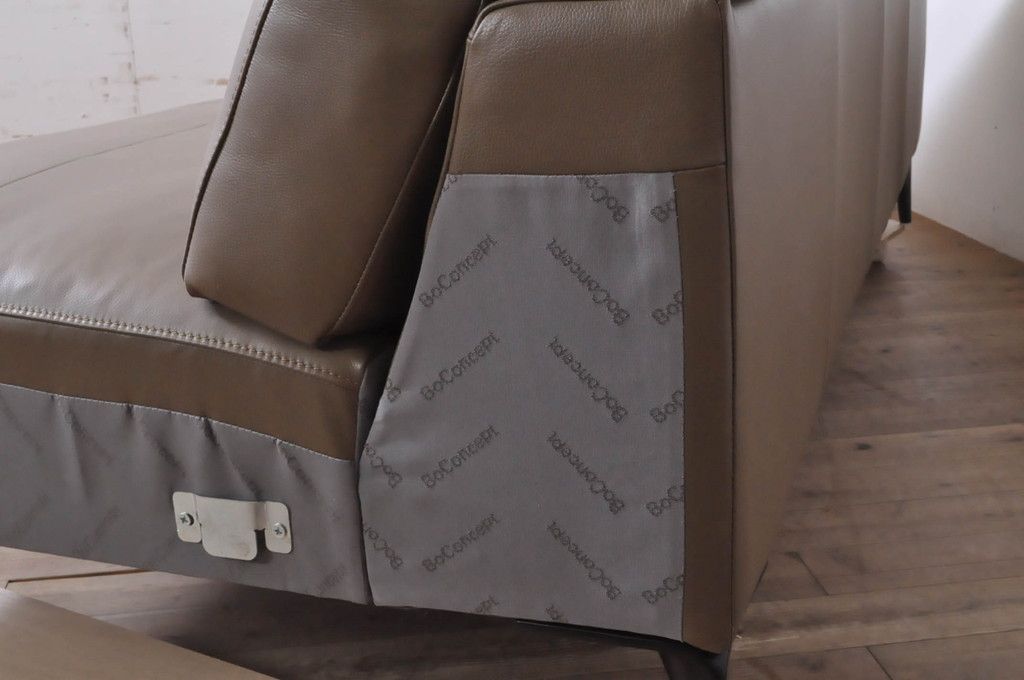 中古 極美品 短期使用 BoConcept(ボーコンセプト) ZURICH(チューリッヒ) 本革(レザー) 調節可能なヘッドレスト付き 快適な座り心地と高級感ある空間を演出してくれるソファ(2人掛け、3人掛け、長椅子、長イス、コーナーソファ、アームソファ、カウチソファ、北欧)(定価約148万円)(R-068486)