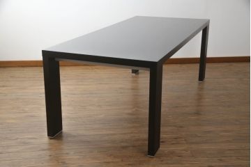 中古　Cassina(カッシーナ)　Hannes Wettstein(ハンス・ウェッツスタイン)デザイン　363 M.I.R. ミール　シンプルながら洗練されたデザインが魅力のダイニングテーブル(6人掛け、4人掛け、食卓)(定価約46万円)(R-068487)