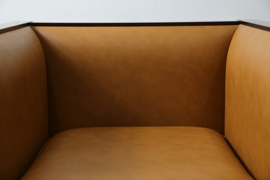 中古　美品　Cassinaixc.(カッシーナイクスシー)　PHILIPPE HUREL(フィリップ・ユーレル)　インウッド(INWOOD)　FZZランク　洗練された佇まいの1人掛けソファ　定価約60万円　(R-068489)