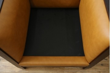 中古　美品　Cassinaixc.(カッシーナイクスシー)　PHILIPPE HUREL(フィリップ・ユーレル)　インウッド(INWOOD)　FZZランク　洗練された佇まいの1人掛けソファ　定価約60万円　(R-068489)