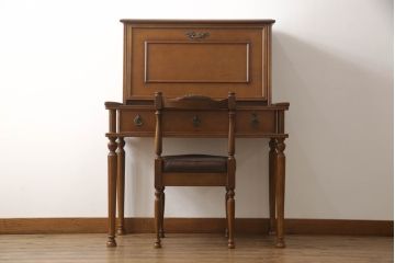 中古　国会議事堂納品の高級家具メーカー　徳田家具　特徴的な脚のデザインが目を引くクラシカルなスツール付きドレッサー(デスク、ライティングビューロー、在宅用、在宅ワーク用、チェア、椅子、イス)(R-068490)