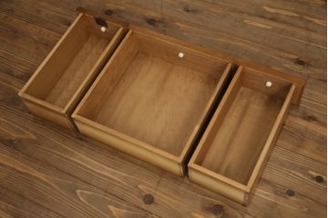 中古　国会議事堂納品の高級家具メーカー　徳田家具　特徴的な脚のデザインが目を引くクラシカルなスツール付きドレッサー(デスク、ライティングビューロー、在宅用、在宅ワーク用、チェア、椅子、イス)(R-068490)