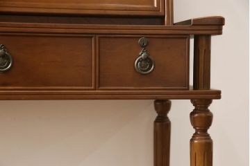 中古　国会議事堂納品の高級家具メーカー　徳田家具　特徴的な脚のデザインが目を引くクラシカルなスツール付きドレッサー(デスク、ライティングビューロー、在宅用、在宅ワーク用、チェア、椅子、イス)(R-068490)