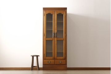中古　美品　横浜クラシック家具　ダニエル(daniel)　温もりを感じる色合いとクラシカルな佇まいが魅力のブックケース(本箱、収納棚、キャビネット、飾り棚)(R-068502)