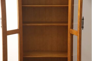 中古　美品　横浜クラシック家具　ダニエル(daniel)　温もりを感じる色合いとクラシカルな佇まいが魅力のブックケース(本箱、収納棚、キャビネット、飾り棚)(R-068502)