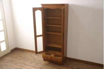 中古　美品　横浜クラシック家具　ダニエル(daniel)　温もりを感じる色合いとクラシカルな佇まいが魅力のブックケース(本箱、収納棚、キャビネット、飾り棚)(R-068502)