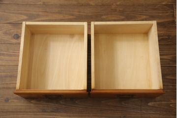中古　美品　横浜クラシック家具　ダニエル(daniel)　温もりを感じる色合いとクラシカルな佇まいが魅力のブックケース(本箱、収納棚、キャビネット、飾り棚)(R-068502)