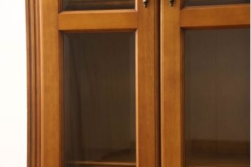 中古　美品　横浜クラシック家具　ダニエル(daniel)　温もりを感じる色合いとクラシカルな佇まいが魅力のブックケース(本箱、収納棚、キャビネット、飾り棚)(R-068502)