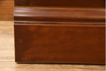 中古　美品　横浜クラシック家具　ダニエル(daniel)　温もりを感じる色合いとクラシカルな佇まいが魅力のブックケース(本箱、収納棚、キャビネット、飾り棚)(R-068502)
