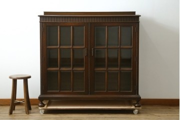 和製アンティーク　神戸洋家具　ボールフット　クラシカルな雰囲気漂うサイドボード　(R-068503)