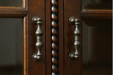 和製アンティーク　神戸洋家具　ボールフット　クラシカルな雰囲気漂うサイドボード　(R-068503)
