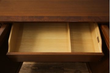 中古　DREXEL HERITAGE(ドレクセルヘリテイジ)　FRANCESCA(フランチェスカ)　マホガニー材　クラシカルな佇まいが美しいサイドボード(クレデンザ、クリデンザ、収納棚、戸棚、サイドキャビネット)(R-068504)