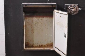 海外アンティーク　ペイント仕上げ限定　凝ったデザインのアイアンフェンス入り鉄製ドア1枚(建具、鉄扉)(R-068506)