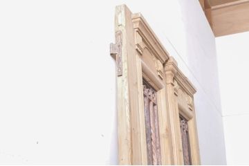 海外アンティーク　パイン材　小洒落たデザインのアイアンフェンス入り両開きドア1対2枚セット(建具、木製扉)(R-068513)