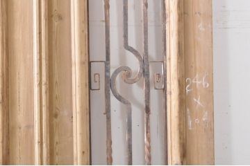 海外アンティーク　パイン材　小洒落たデザインのアイアンフェンス入り両開きドア1対2枚セット(建具、木製扉)(R-068513)