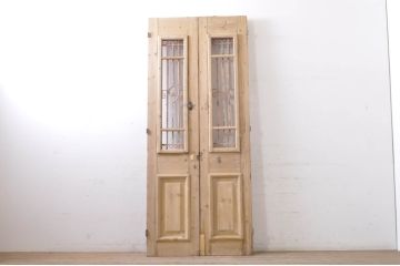 海外アンティーク　パイン材　小洒落たデザインのアイアンフェンス入り両開きドア1対2枚セット(建具、木製扉)(R-068513)
