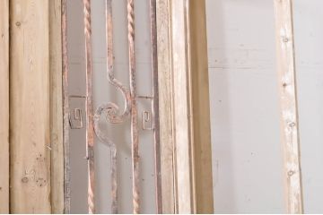 海外アンティーク　パイン材　小洒落たデザインのアイアンフェンス入り両開きドア1対2枚セット(建具、木製扉)(R-068513)