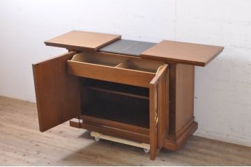 中古　美品　DREXEL HERITAGE(ドレクセルヘリテイジ)　FRANCESCA(フランチェスカ)シリーズ　拡張式の天板が付いたサイドボード(サーバー、カウンター、収納棚)(R-068519)