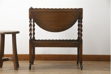 イギリスアンティーク　オーク材　バタフライ天板付き　特徴的なデザインとクラシカルな佇まいが魅力的なキャスターワゴンテーブル(トロリー、サイドテーブル、キッチンワゴン、バタフライトロリー、英国)(R-068526)