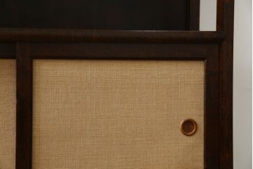 和製ビンテージ　松本民芸家具　深い色合いと落ち着いた雰囲気が魅力的なE型クズ布茶タンス(茶棚、茶箪笥、飾り棚、陳列棚、ヴィンテージ)(R-068527)