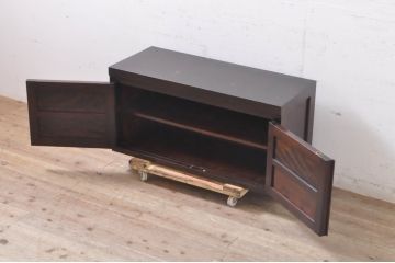 和製ビンテージ　美品　松本民芸家具風　和洋どちらのインテリアにも取り入れやすいローボード(テレビ台、テレビボード、収納棚、戸棚、ヴィンテージ)(R-068530)